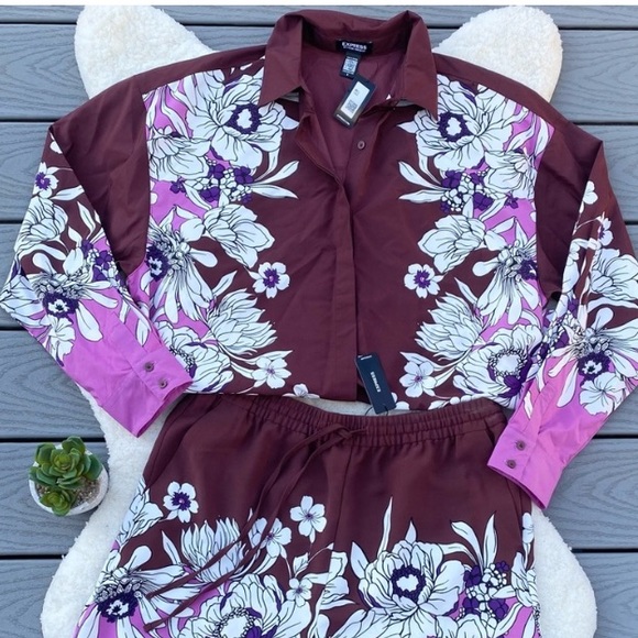 Express Patterned Portofino Top - Picture 2 of 4